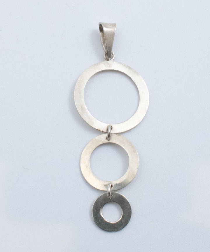 Vintage 980 Silver 3 Different Sized Rings Pendant! - 47Silver - 