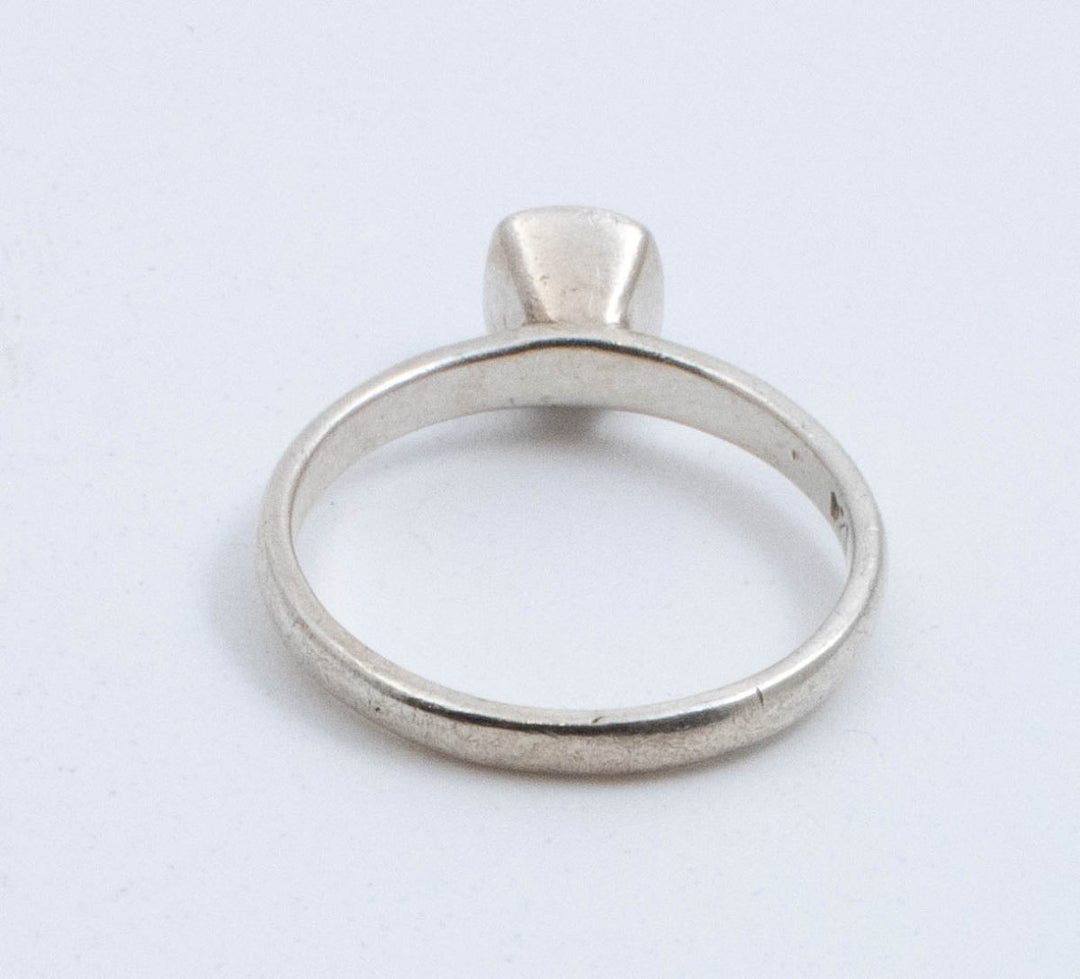 Vintage Sterling Silver Band with Square Blue Stone! [Size 8 US]