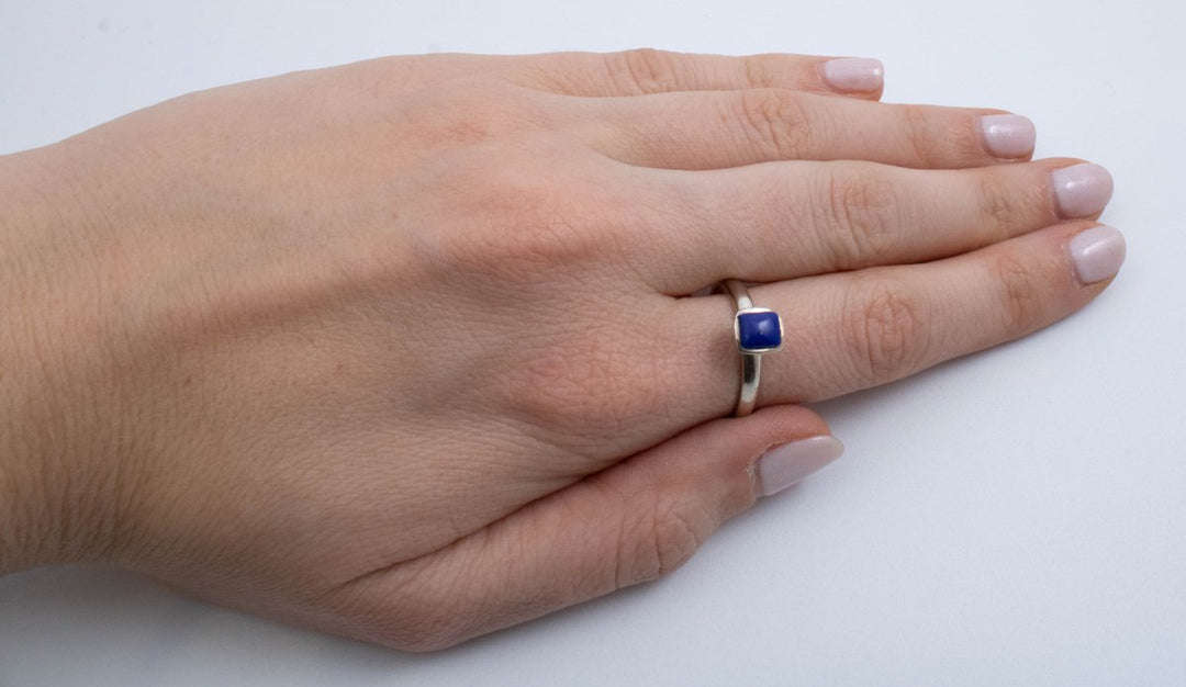 Vintage Sterling Silver Band with Square Blue Stone! [Size 8 US]