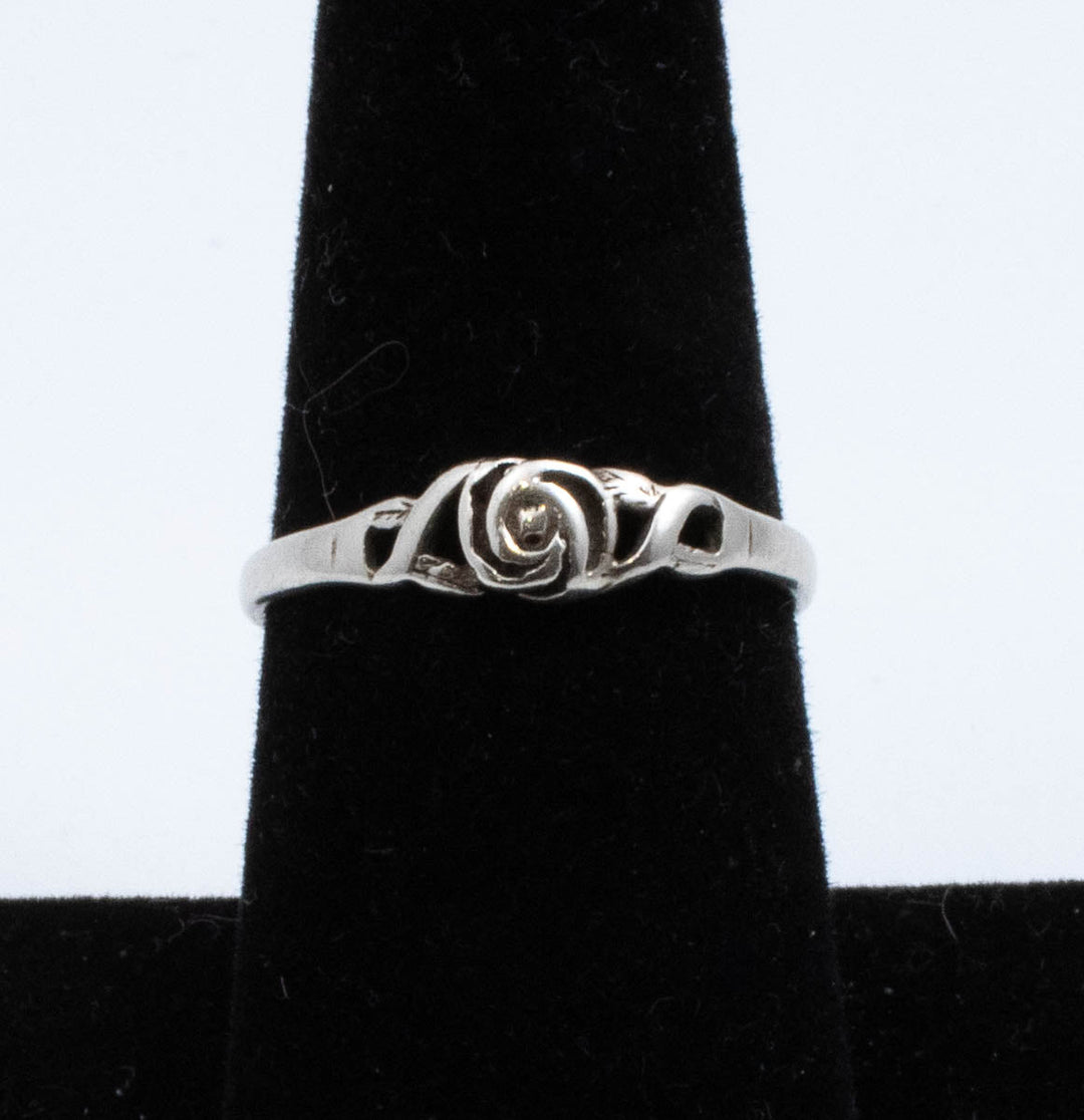 Vintage Sterling Silver Dainty Rose Ring! [Size 7 US] - 47Silver - 