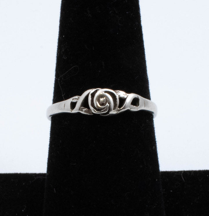 Vintage Sterling Silver Dainty Rose Ring! [Size 7 US] - 47Silver - 