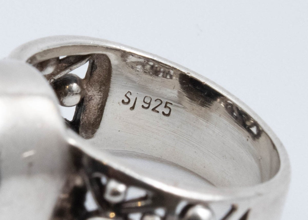 Vintage Sterling Silver Large Black Resin Oval Cocktail Ring! [Size 8 US] - 47Silver - 