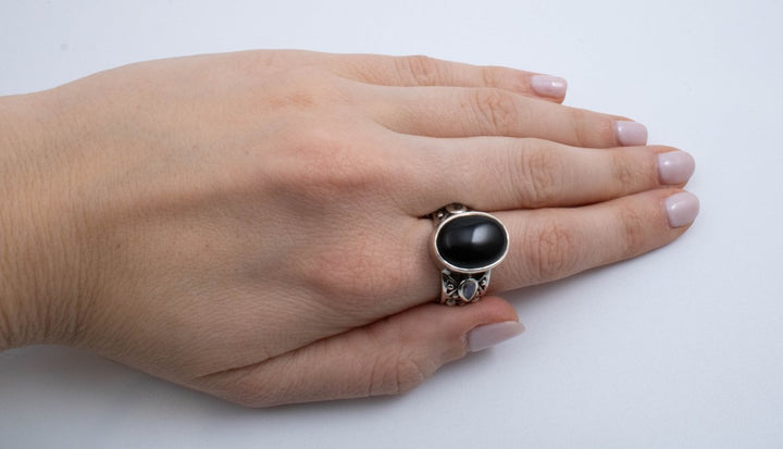 Vintage Sterling Silver Large Black Resin Oval Cocktail Ring! [Size 8 US] - 47Silver - 