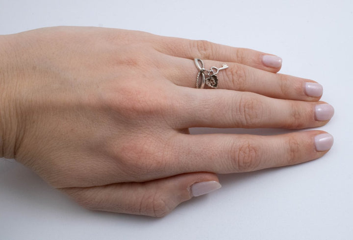 Vintage Sterling Silver Thin Infinity Band With Heart &amp; Lock! [Size 5.5 US]