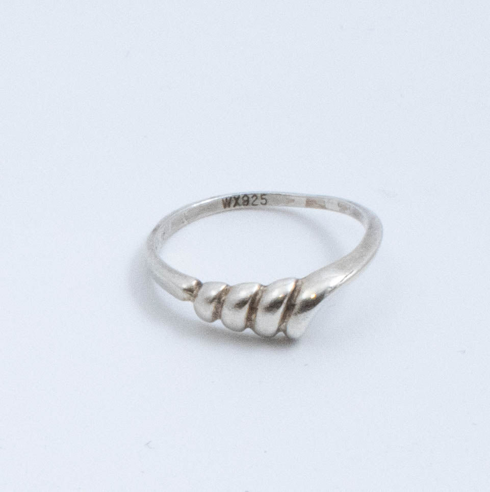 Vintage Sterling Silver Twisted Seashell Inspired Ring [Size 4.5 US] - 47Silver - 